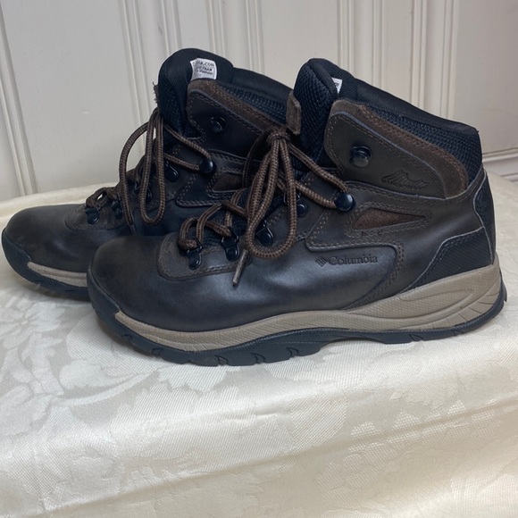 Columbia Shoes Columbia Womens Newton Ridge Size 8 Hiking Boots